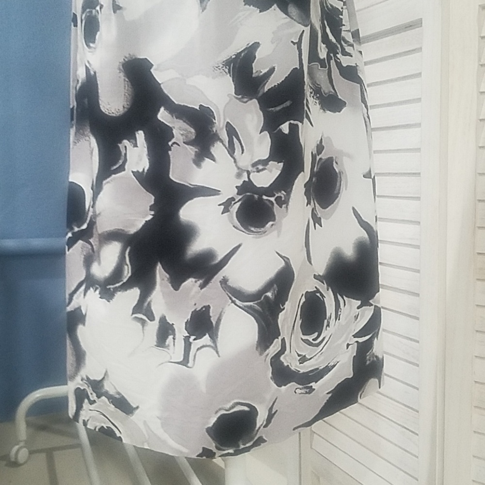 Dress - Picture 3 of 5
